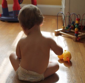 Arthur qui joue dans sa chambre