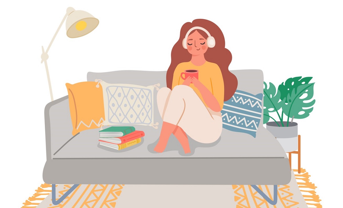 maman qui boit une tisane d'allaitement